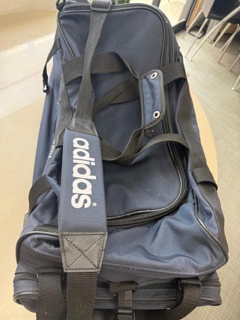 adidas大容量ボストンバックキャスター付き紺色