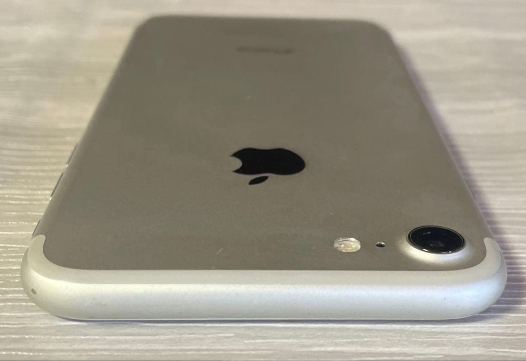 良品バッテリー良好98%iPhone7 32GB SIMフリー