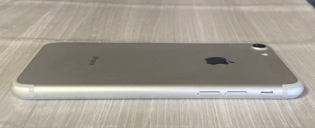 良品バッテリー良好98%iPhone7 32GB SIMフリー