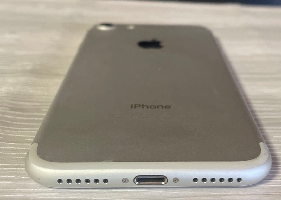 良品バッテリー良好98%iPhone7 32GB SIMフリー
