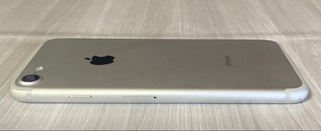 良品バッテリー良好98%iPhone7 32GB SIMフリー