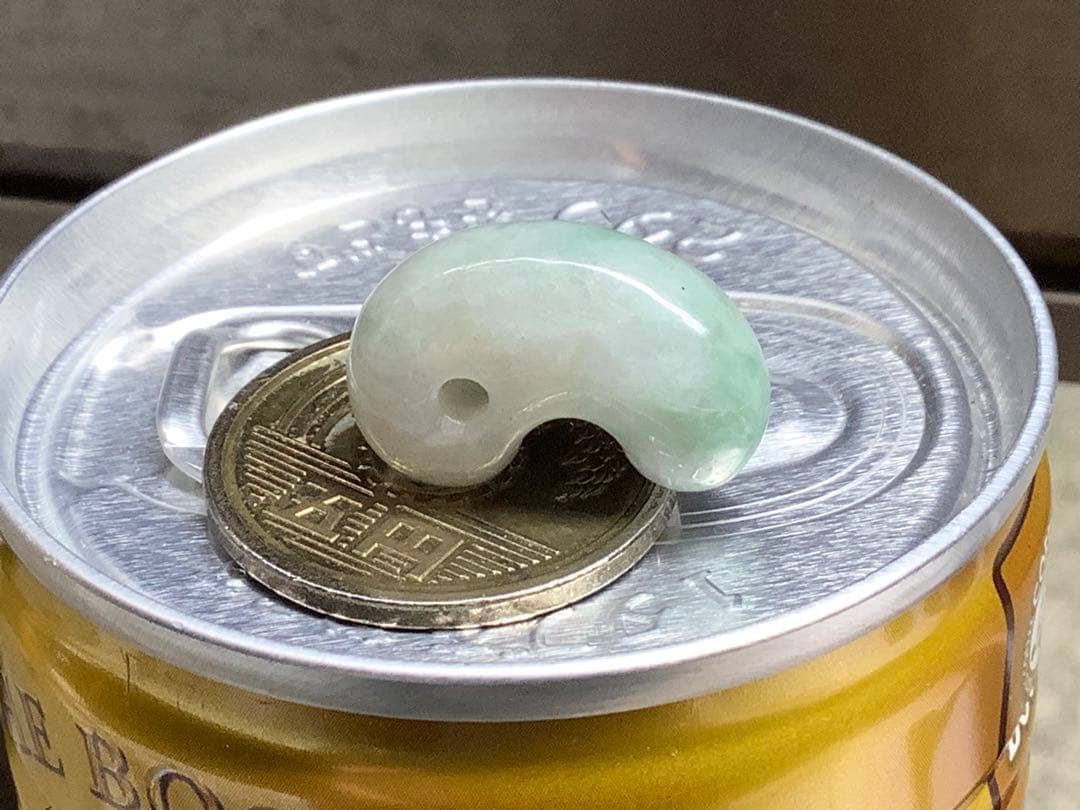 ⭕️高品質の縁起良い勾玉を　糸魚川翡翠ジェダイト　本物の色彩　鑑定ソーティング付‼️