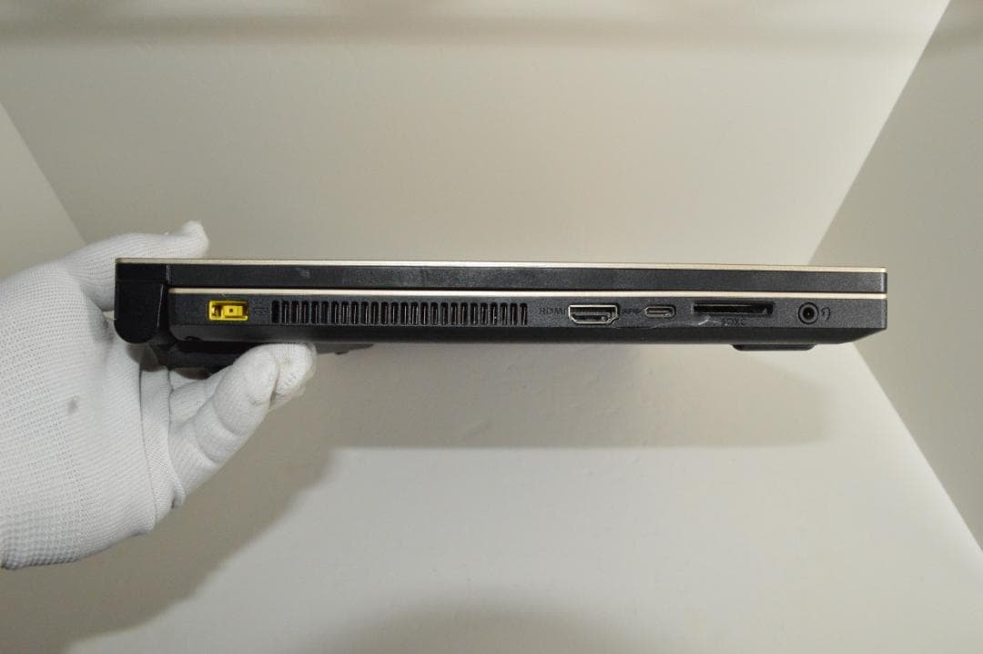 ゴールドLAVIE第8世代Corei7/32G/SSD1TBバッテリー良好