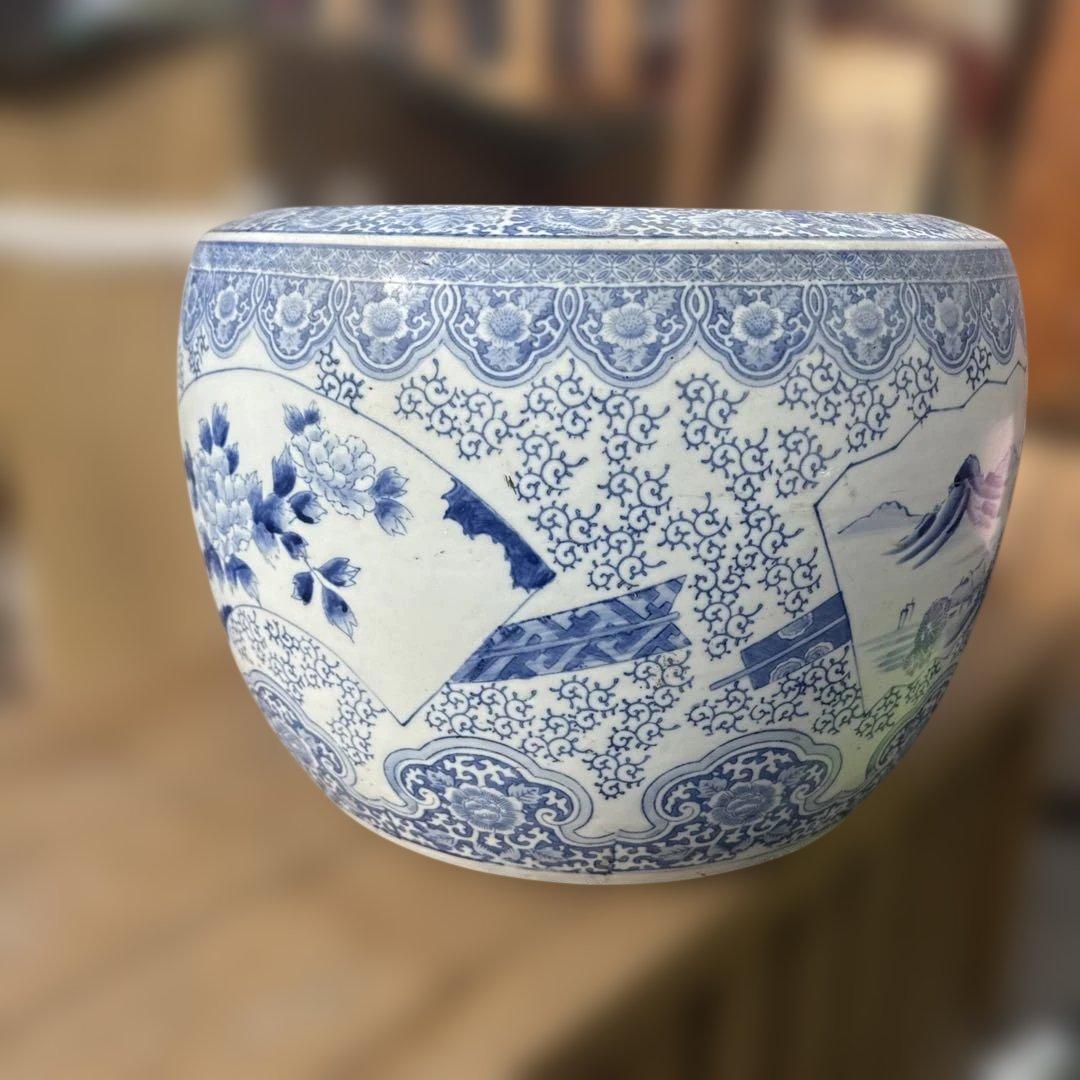 骨董　青白い山水画の火鉢