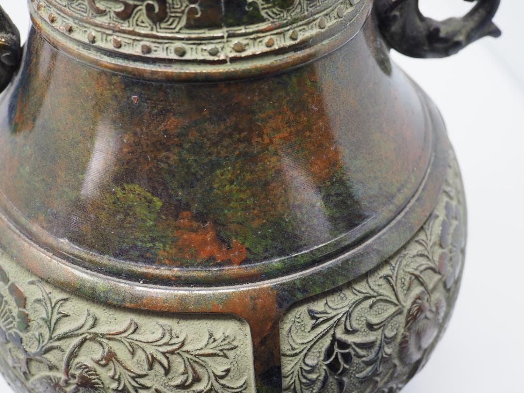 金属製花瓶　遊色・グラデーション模様が美しい　花鳥図　銅製？　 -SUX