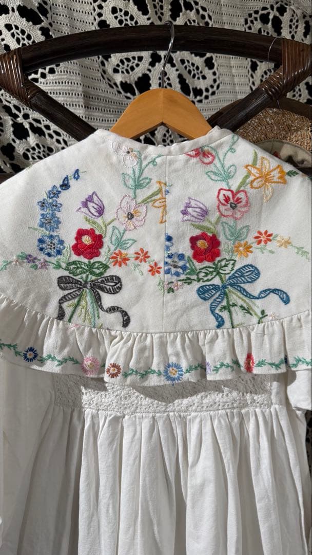 Antique刺繍入りつけ襟