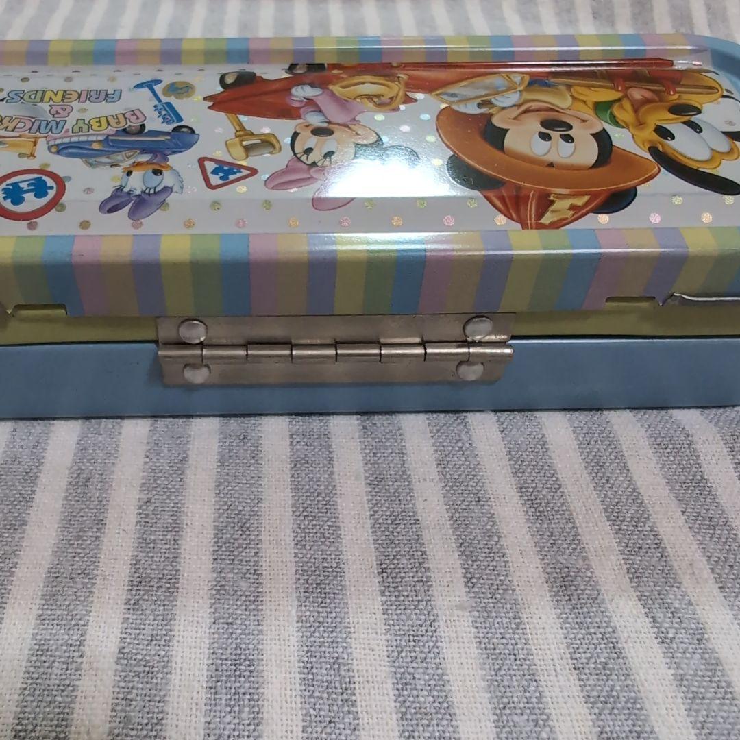 ディズニー　缶ペンケース