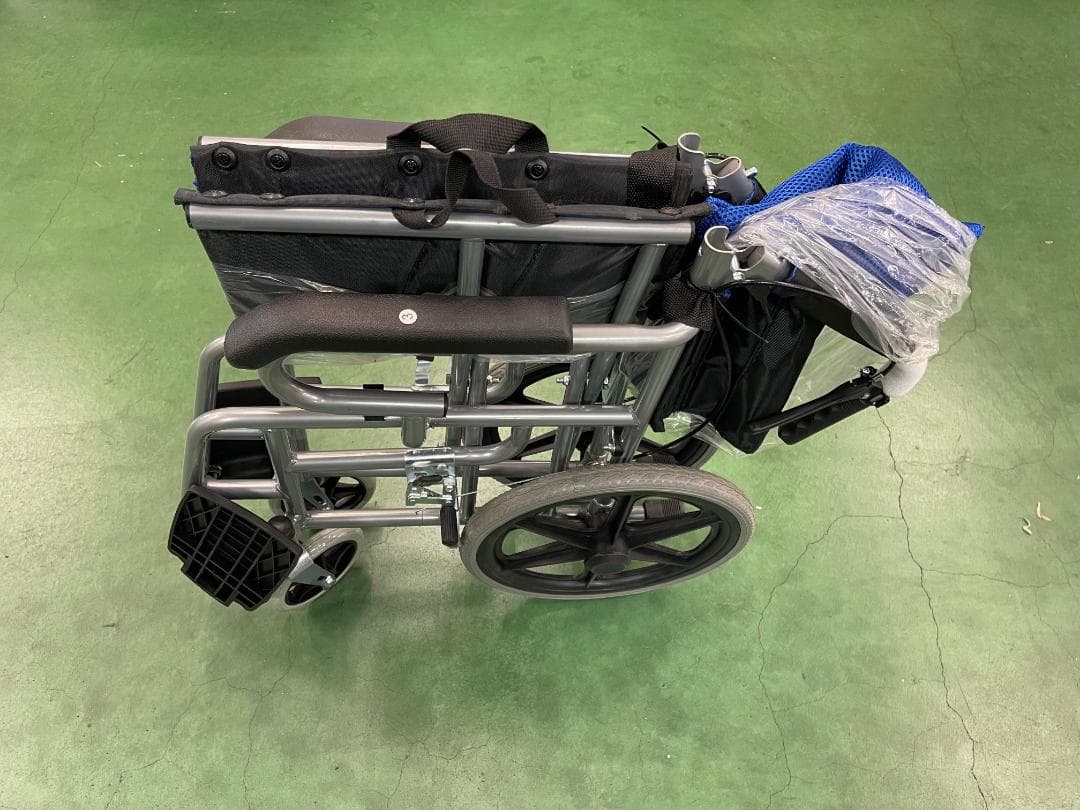 折りたたみ車椅子 軽量 介助型 耐荷重100kg 背折れ 透気性 青