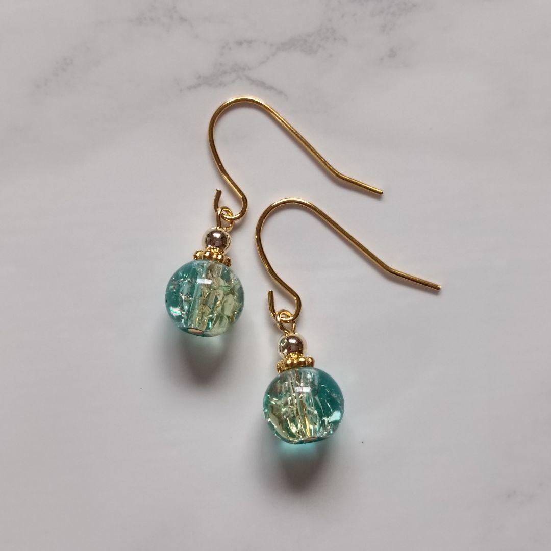 No.300 クラック入りガラスビーズのピアス ハンドメイド