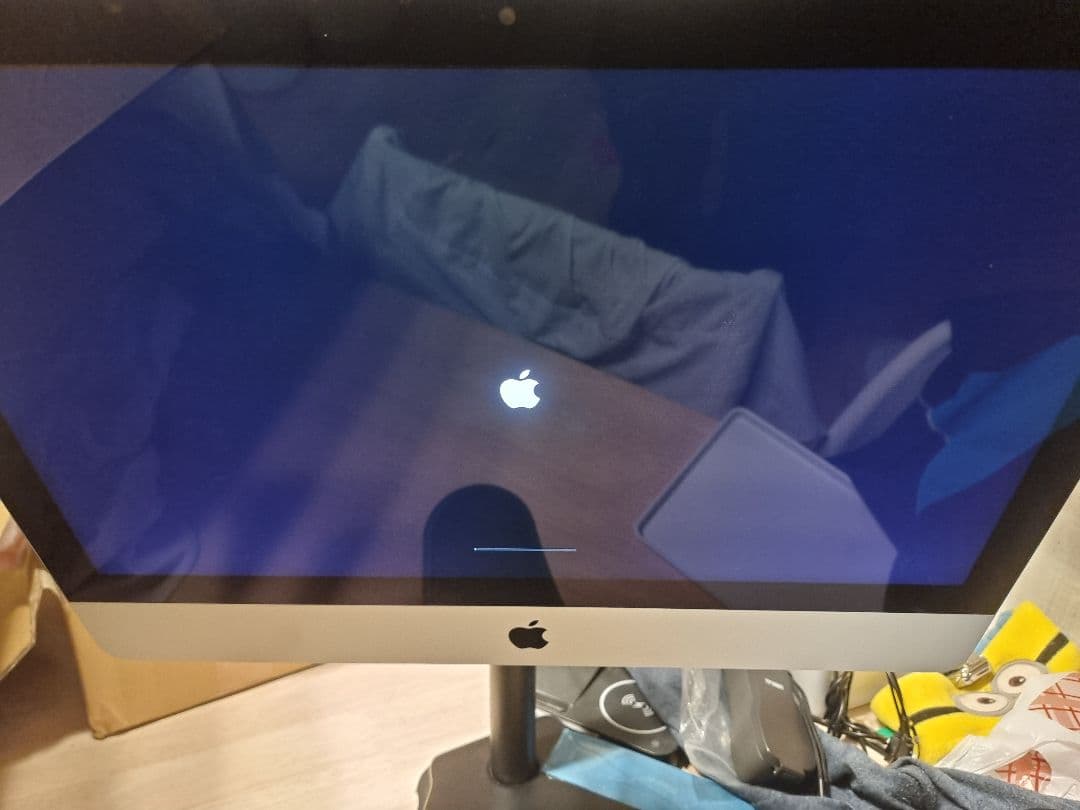 iMac 21.5 4K Core i5 / 8GB / 1TB 2019　本体