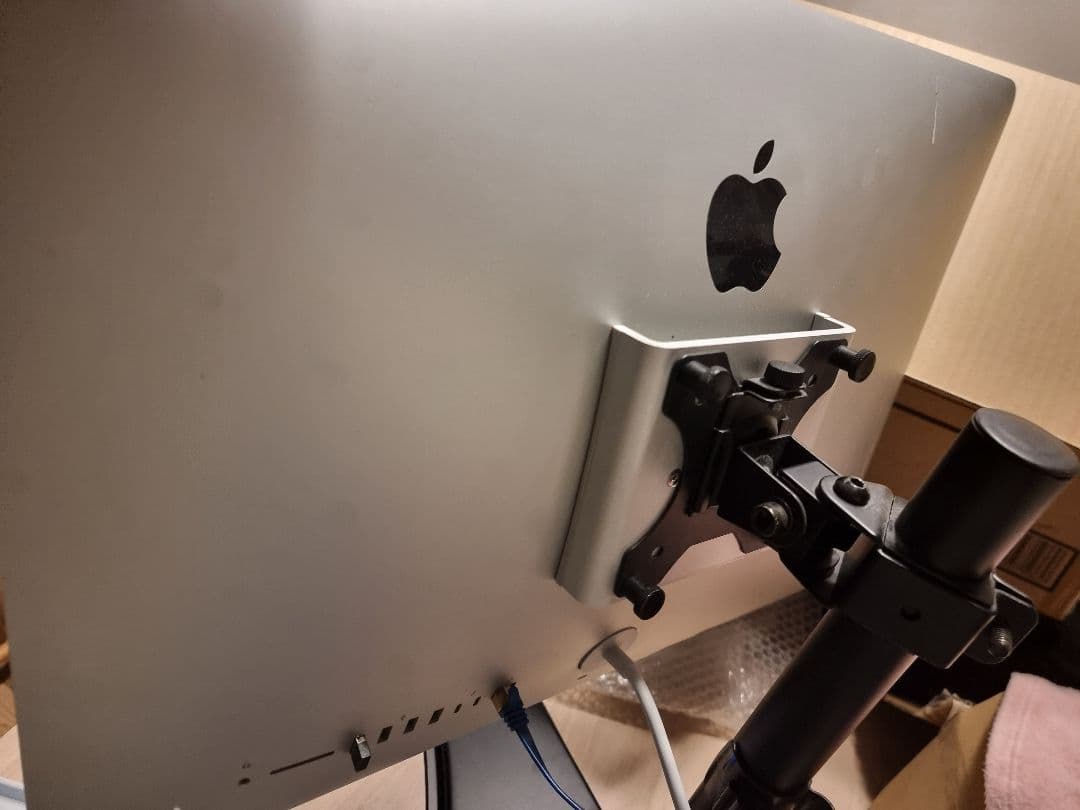 iMac 21.5 4K Core i5 / 8GB / 1TB 2019　本体