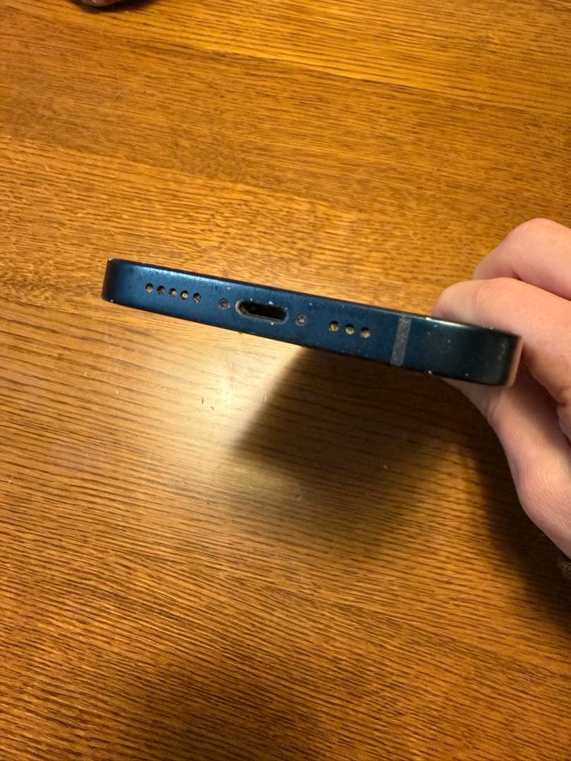 Apple iPhone 13 256GB 背面ひび割れ
