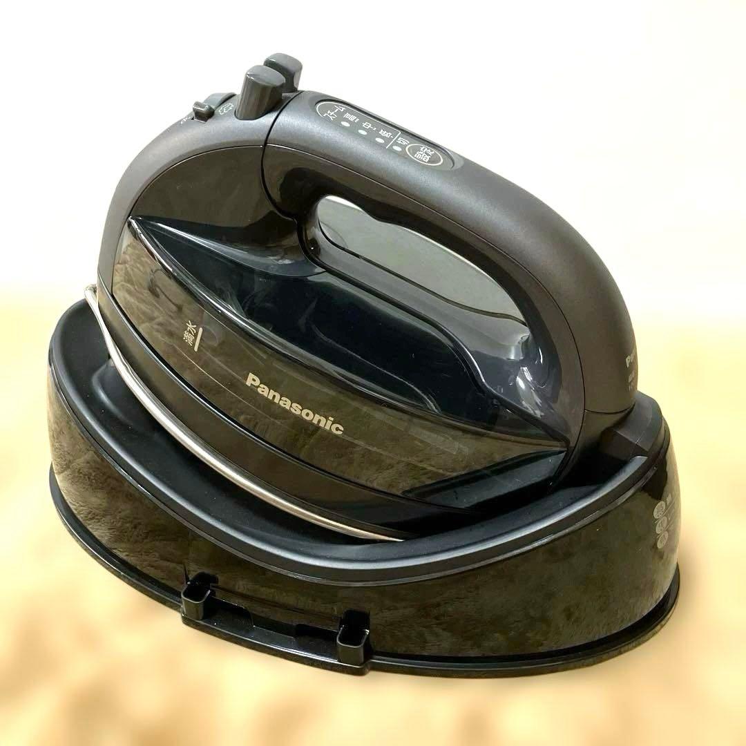 ほぼ未使用✨　Panasonic コードレス　スチームアイロン　NI-WL708