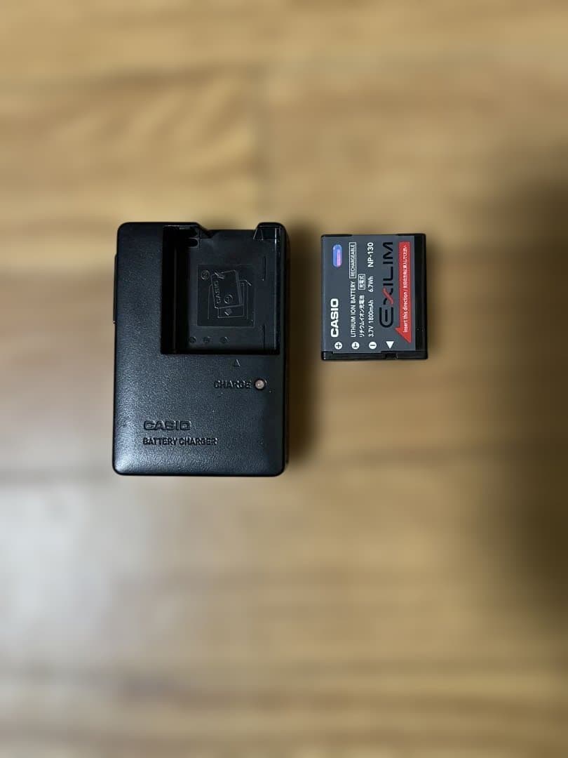 CASIO EXILIM EX-ZR100 コンパクトデジタルカメラ