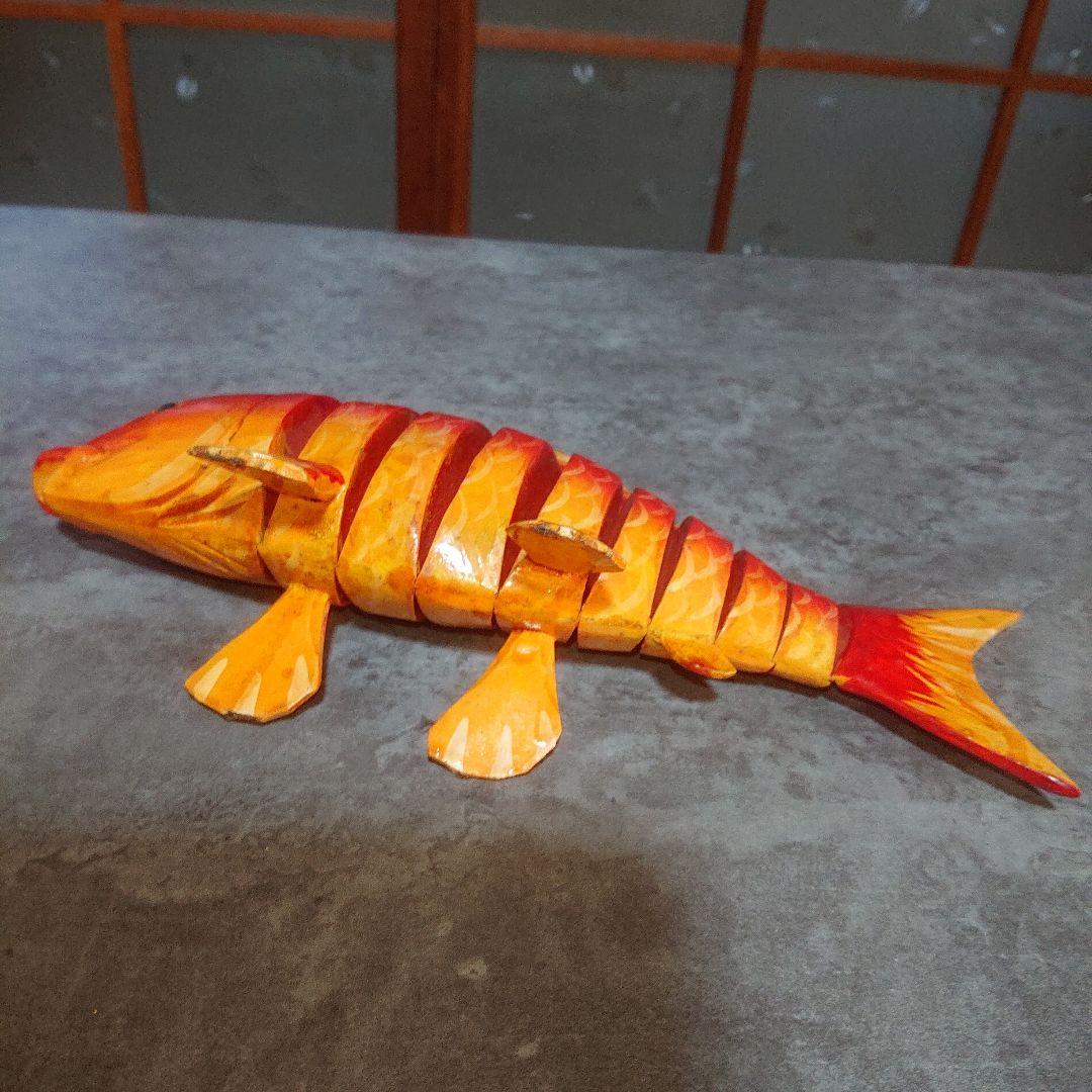 木彫りの鯉の置物