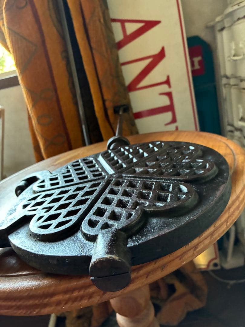 アンティーク　ワッフル　焼き器　キャストアイロン鋳鉄100年 丸型　ハート　レア