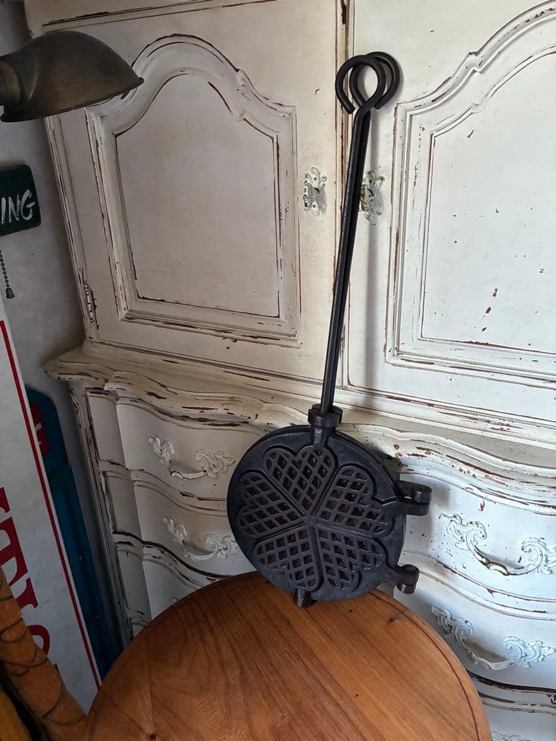 アンティーク　ワッフル　焼き器　キャストアイロン鋳鉄100年 丸型　ハート　レア
