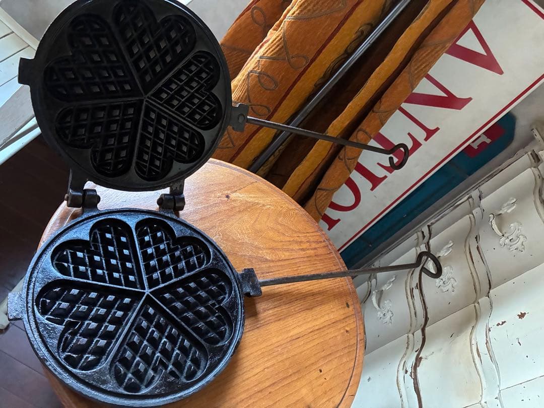 アンティーク　ワッフル　焼き器　キャストアイロン鋳鉄100年 丸型　ハート　レア
