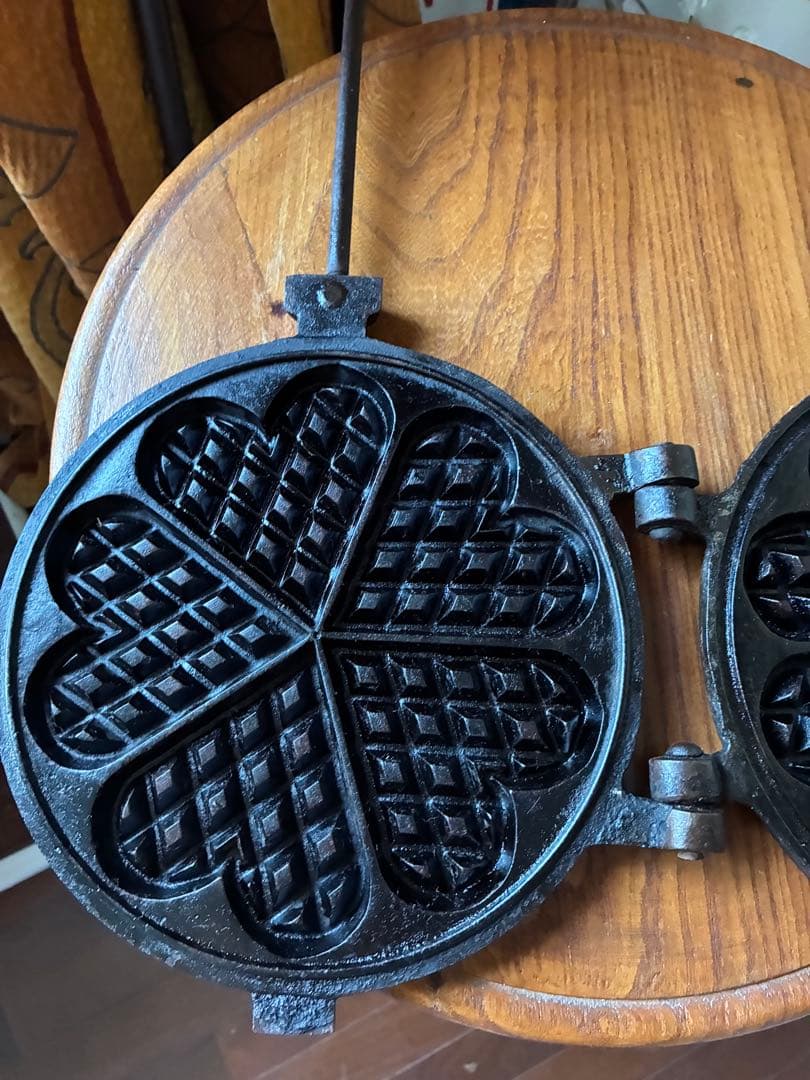 アンティーク　ワッフル　焼き器　キャストアイロン鋳鉄100年 丸型　ハート　レア
