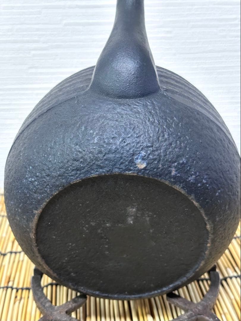 ＵＳＥＤ美品　南部釜師造　１８型　糸目　南部鉄瓶　南部鉄器　鉄瓶