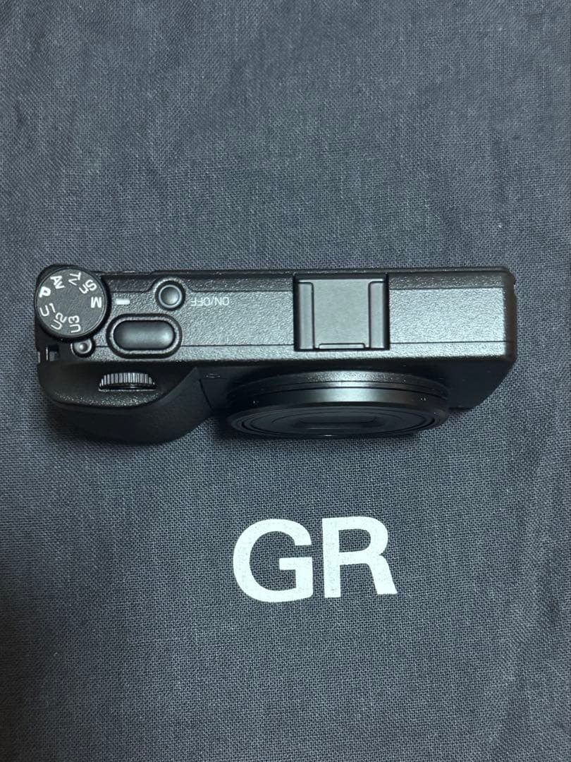 RICOH GR IV + 簡易ストロボ + カメラケース