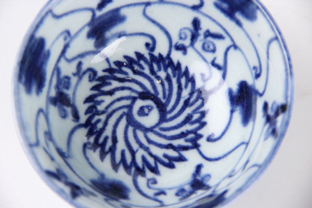 中国美術 古玩 骨董品 清時代 唐草紋樣青華染付 落款あり 　盃 EY11-20