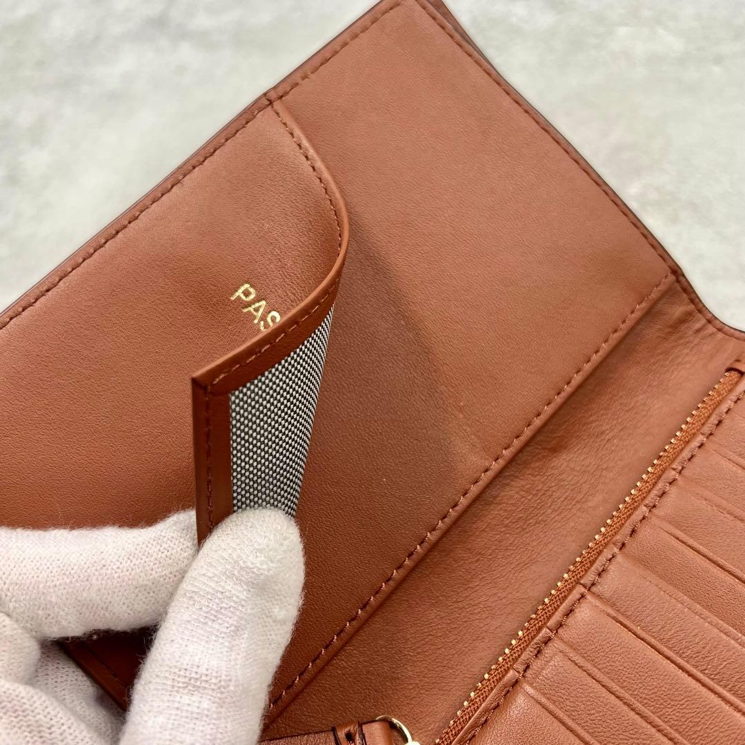 COLE HAAN レッド レザー パスポートウォレット 折り財布 8428.