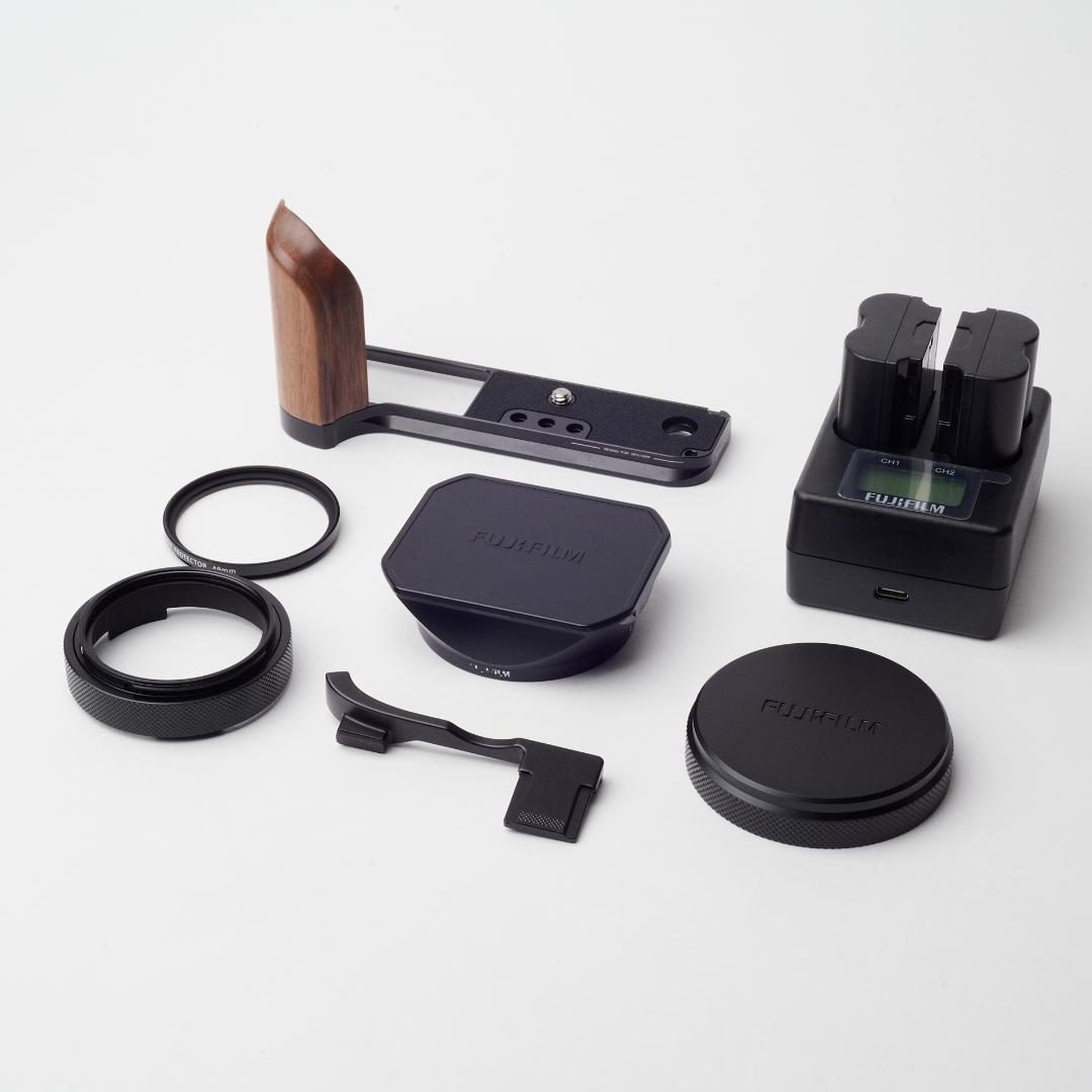 【GFX100RF ブラック】極美品 シャッター613回 木製グリップ等付属