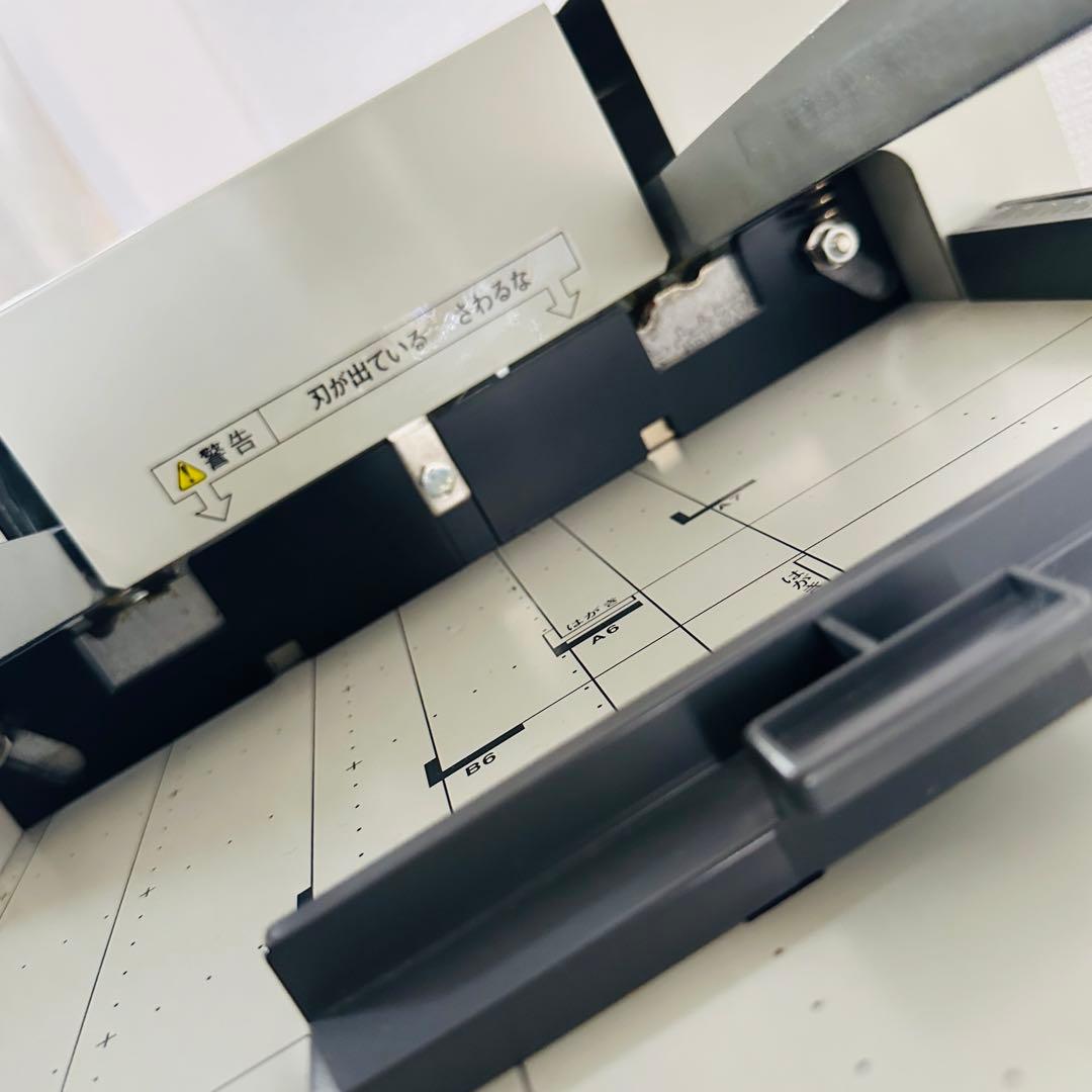 手動 断裁機 PLUS PK-513L A4対応