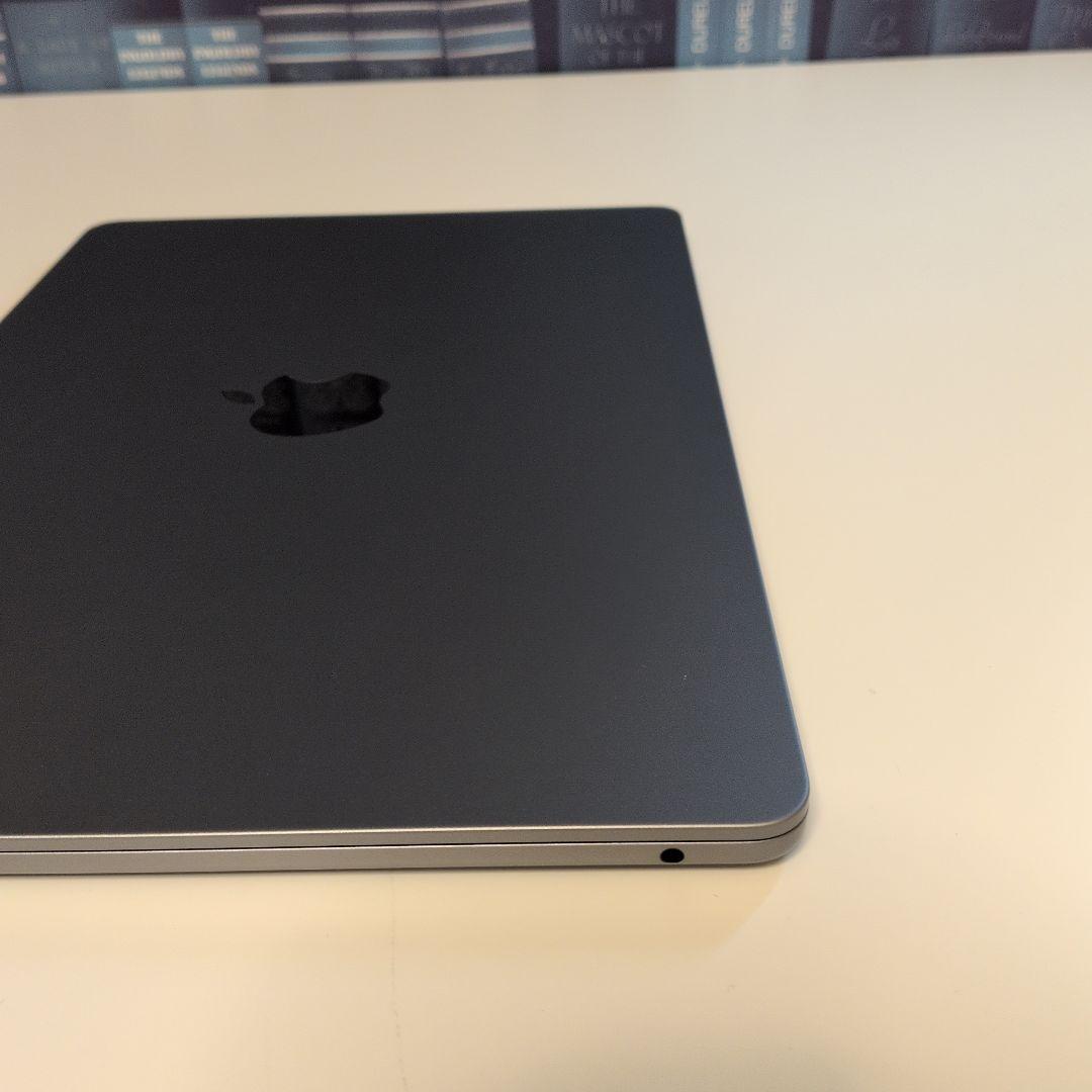 Apple MacBook Air (M2, 2022) 13インチ