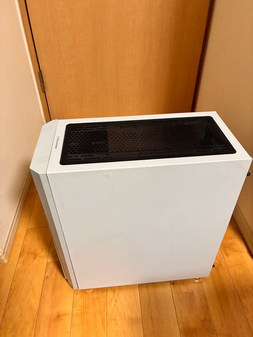 Thermaltake versa H26 ホワイト