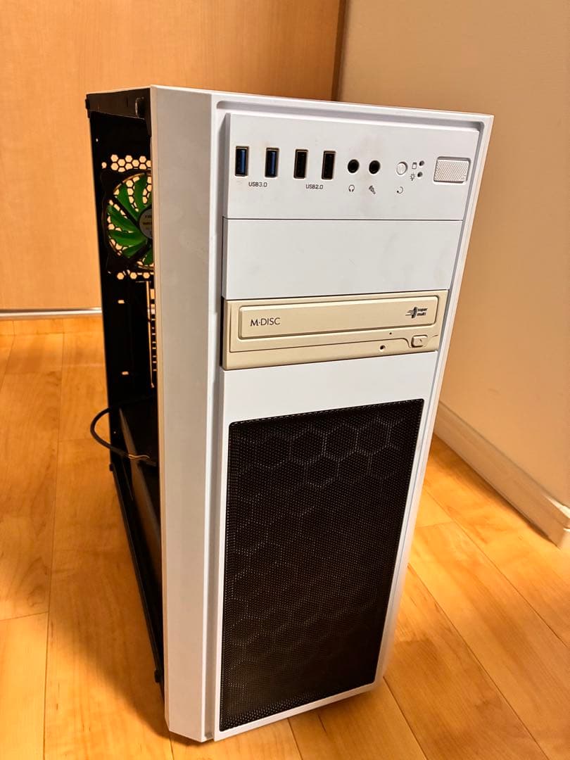 Thermaltake versa H26 ホワイト