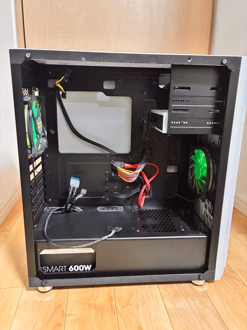 Thermaltake versa H26 ホワイト