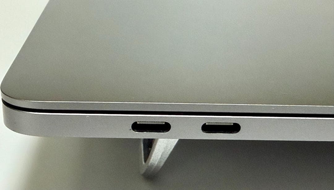 【美品】MacBook Pro 15インチ 2018 、16G、256G　日本語