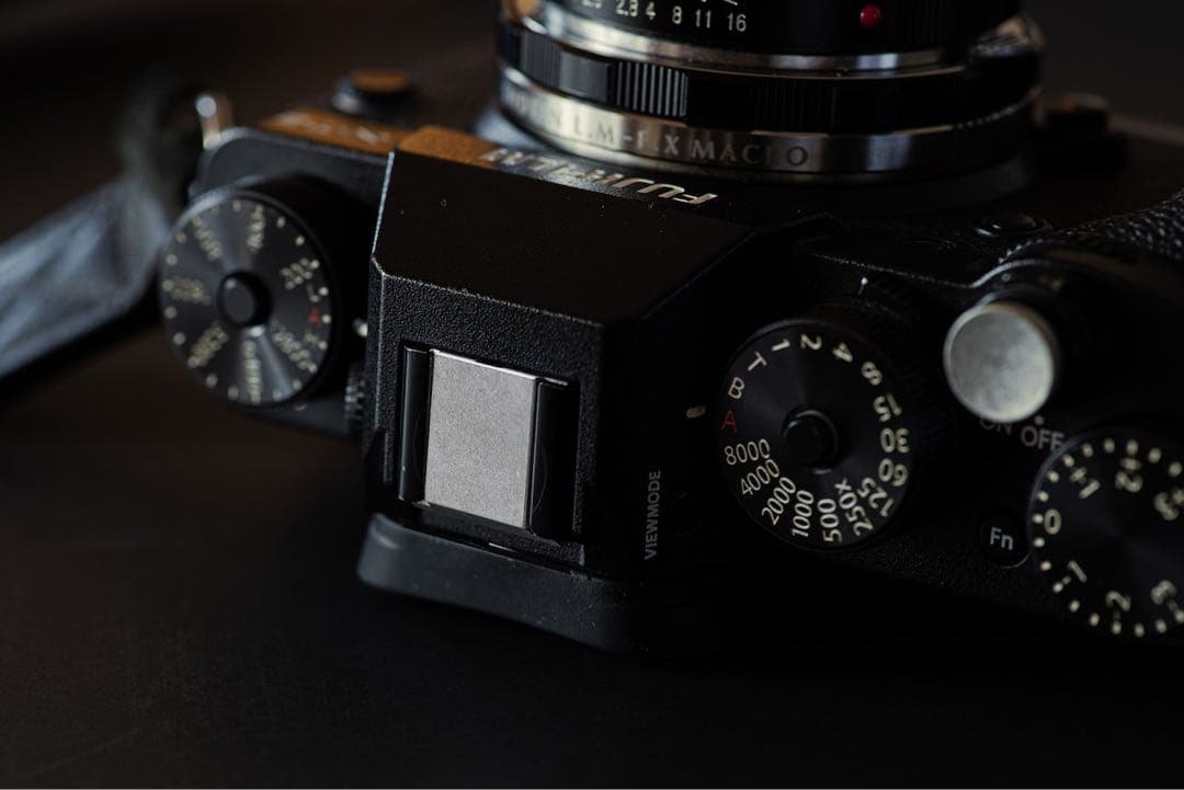 FUJIFILM X-E4 ボディ シルバー（アクセサリー付属）