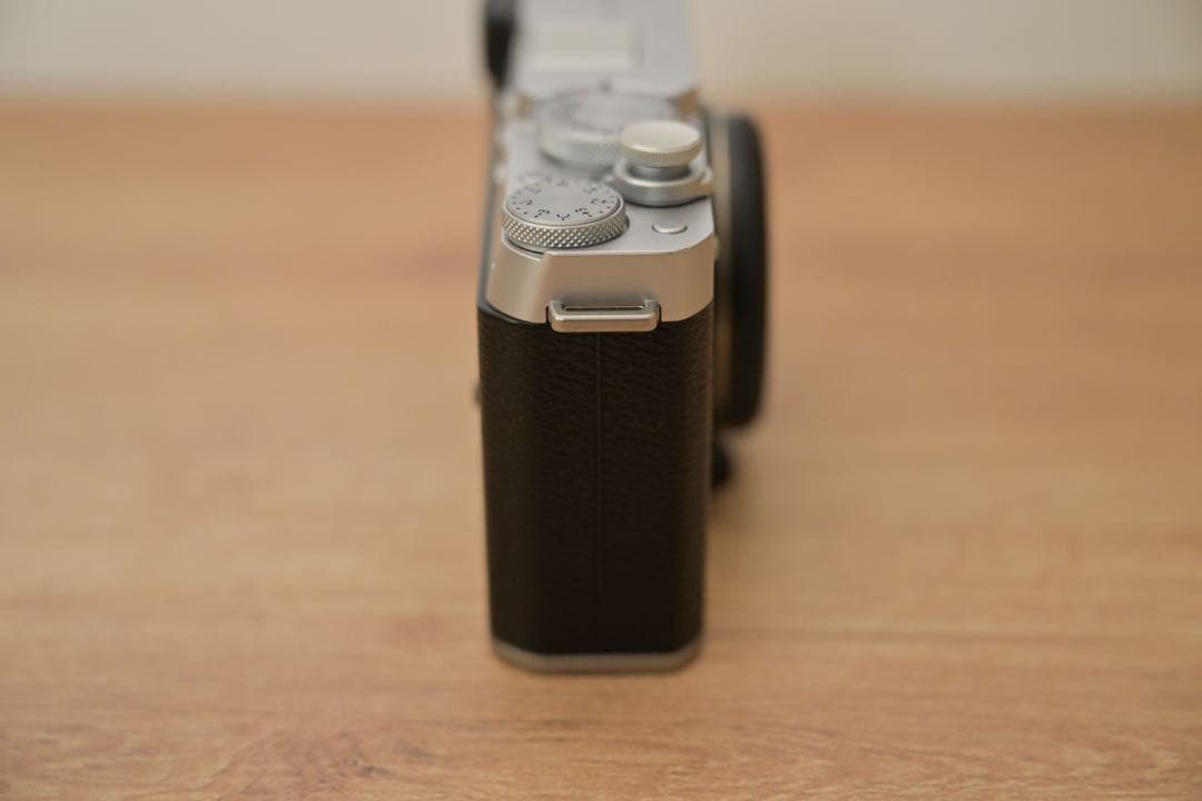 FUJIFILM X-E4 ボディ シルバー（アクセサリー付属）