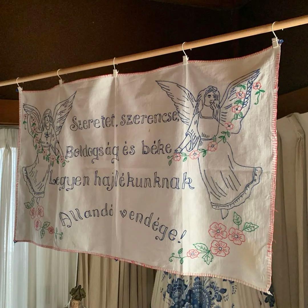フランスアンティーク　天使2人がブルーの糸で刺繍された素敵な布！仕切りカーテン！