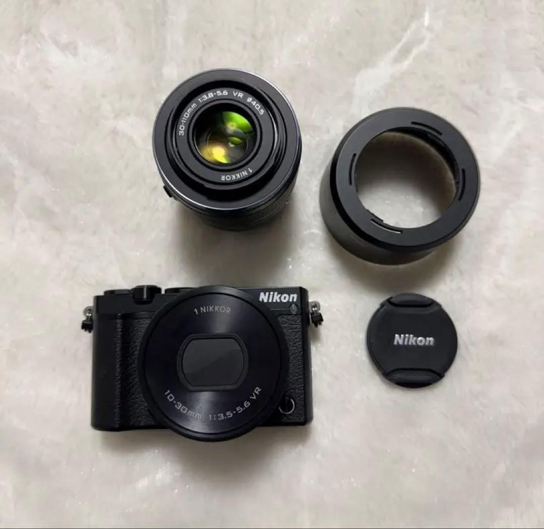 Nikon 1 J5ダブルズームキット ブラック 本体バッテリー充電器付き