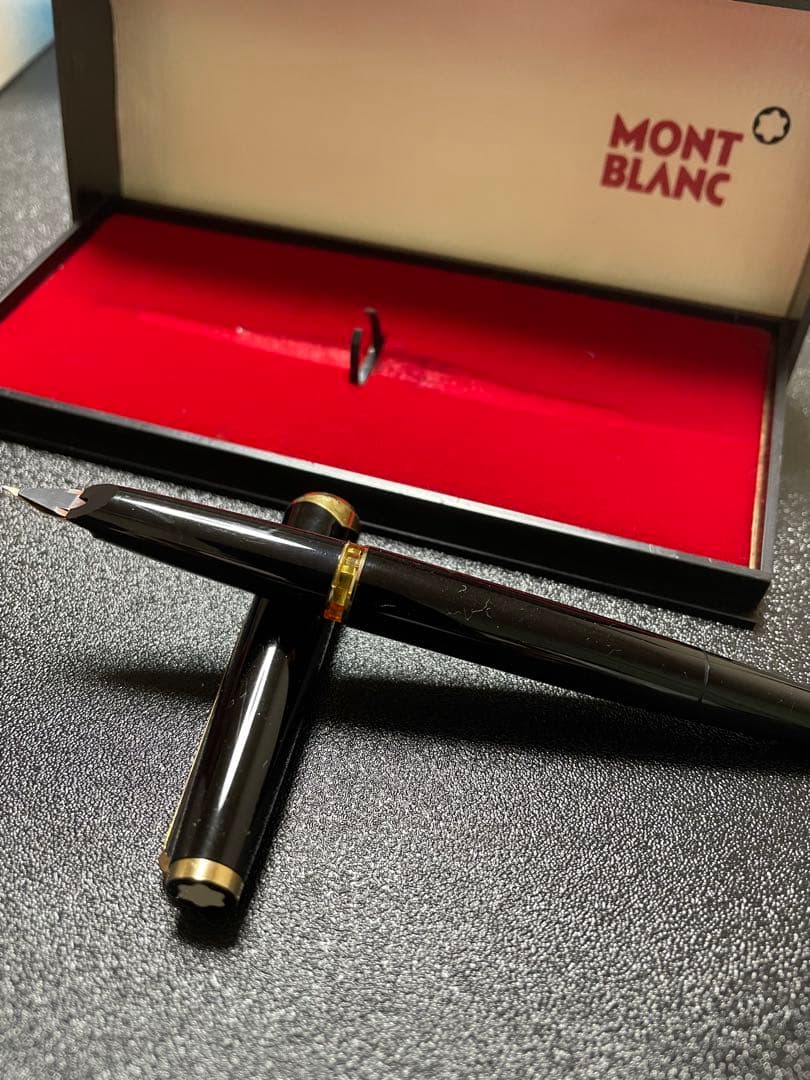 MONT BLANC モンブラン　万年筆 黒　箱あり