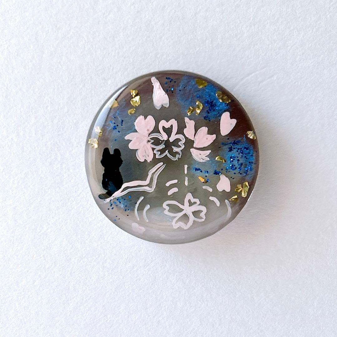 手描き　ダークな桜　ヘアゴム　ブローチ　レジン　猫　透け感あり