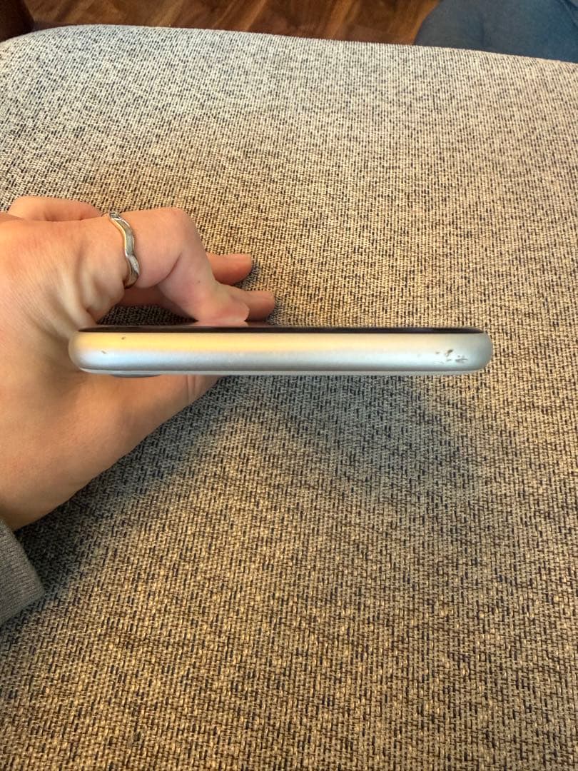 Apple iPhone SE (第2世代) ホワイト 箱付き　SIMロックなし