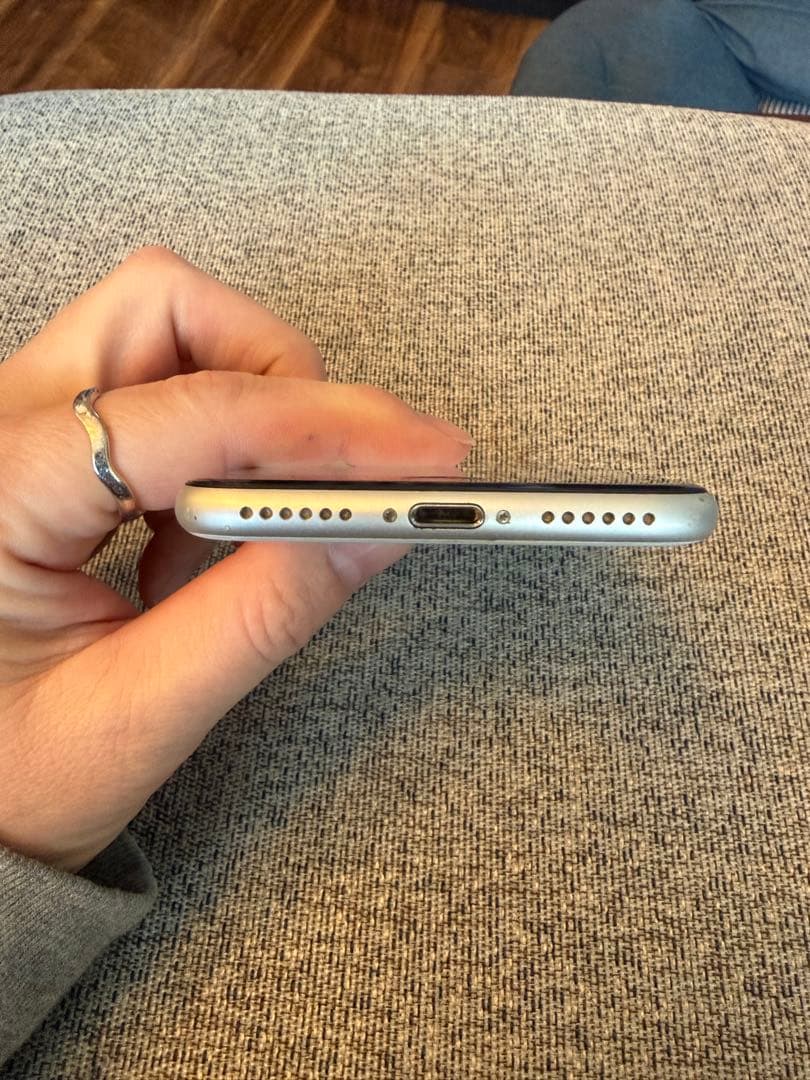 Apple iPhone SE (第2世代) ホワイト 箱付き　SIMロックなし