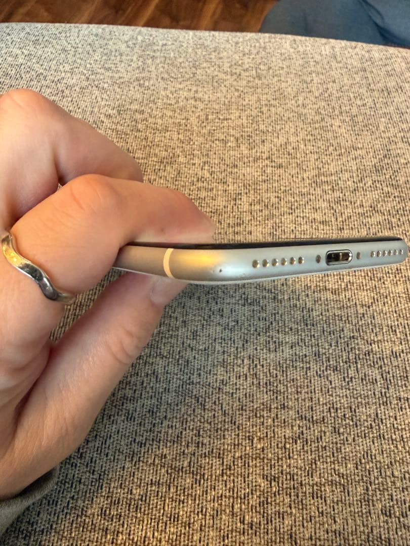Apple iPhone SE (第2世代) ホワイト 箱付き　SIMロックなし