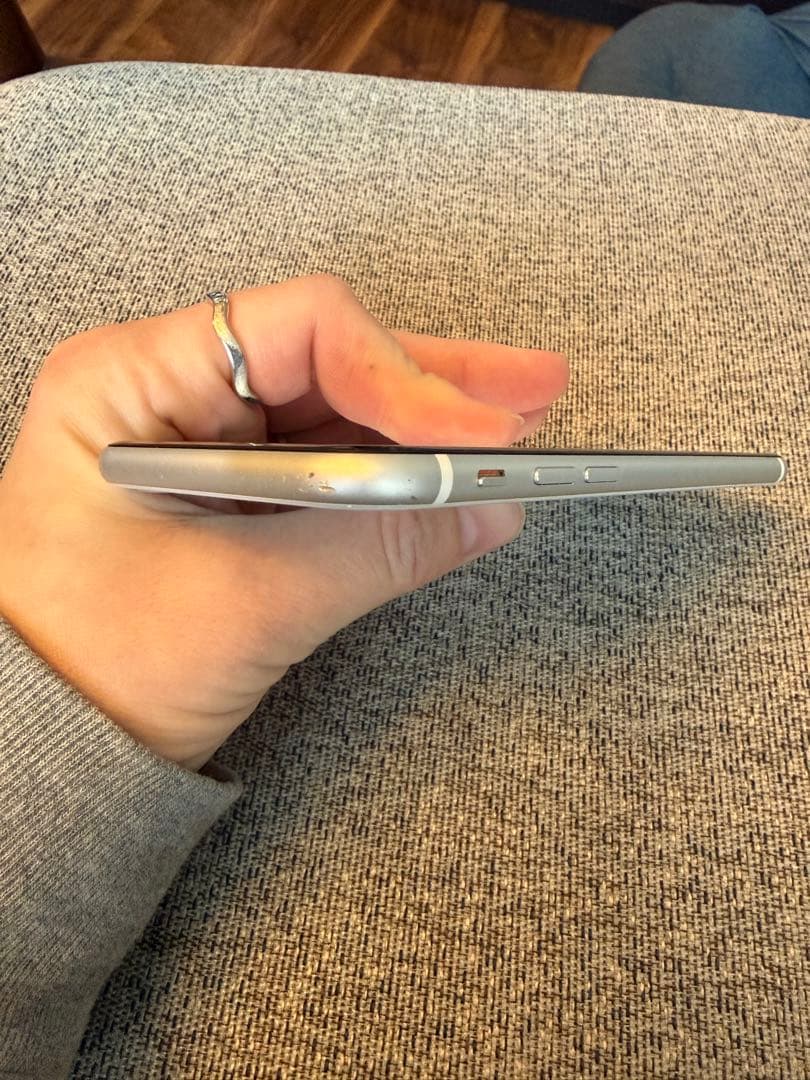 Apple iPhone SE (第2世代) ホワイト 箱付き　SIMロックなし