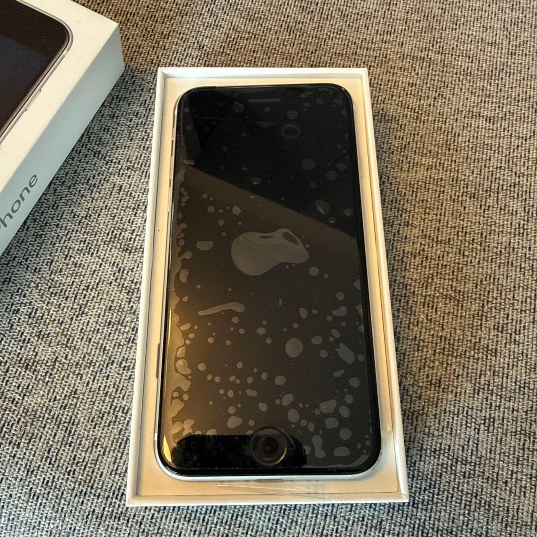 Apple iPhone SE (第2世代) ホワイト 箱付き　SIMロックなし