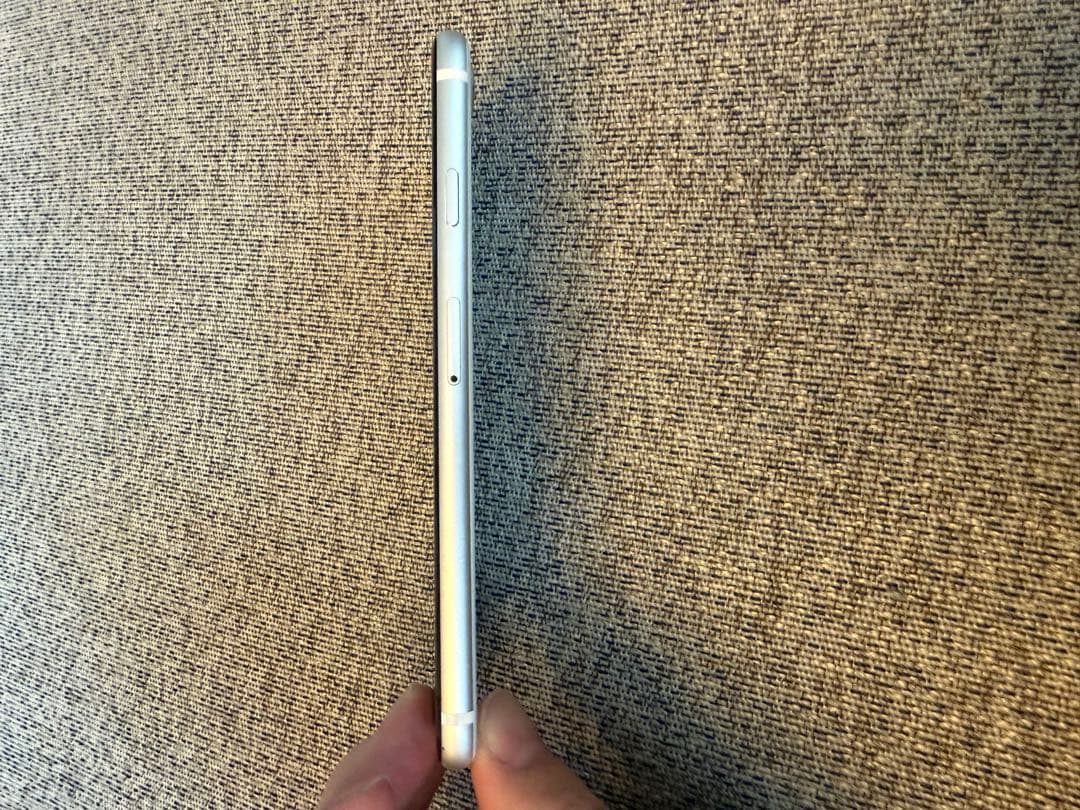 Apple iPhone SE (第2世代) ホワイト 箱付き　SIMロックなし