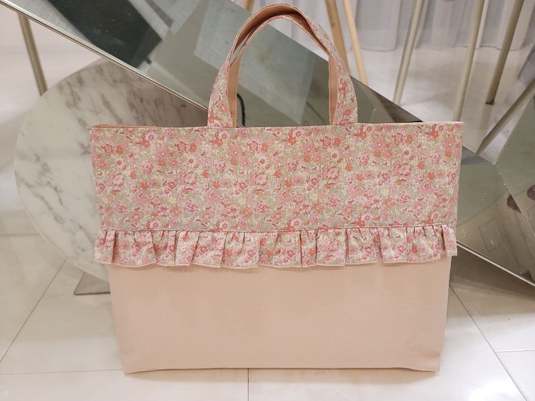 ハンドメイド　リバティLIBERTY　花柄フリル　トートバッグ　レッスンバッグ
