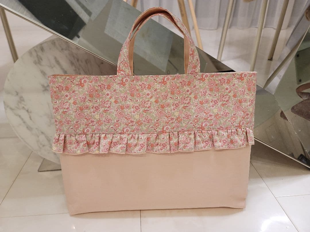 ハンドメイド　リバティLIBERTY　花柄フリル　トートバッグ　レッスンバッグ