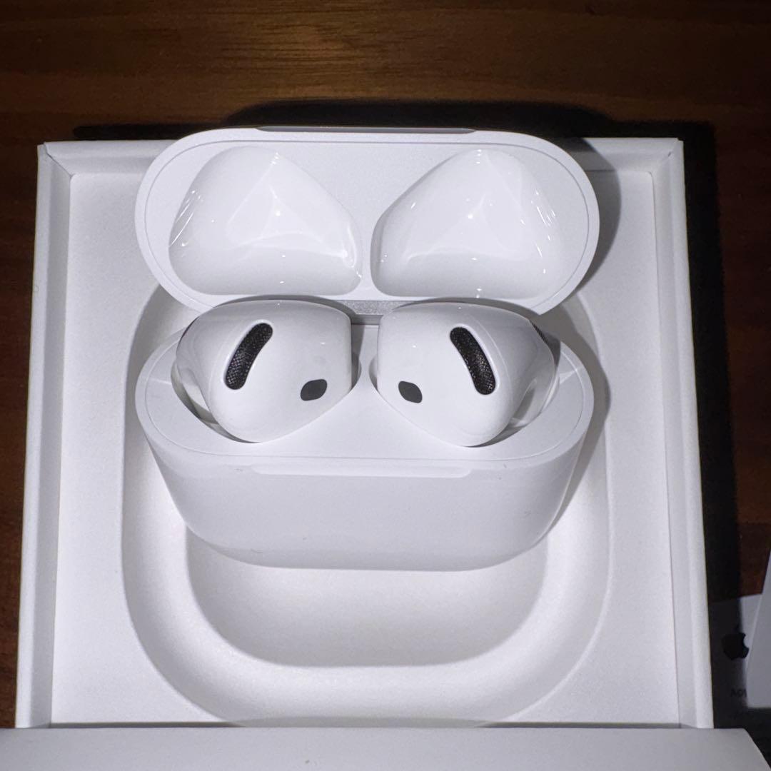 AirPods 4本体 ホワイト 充電ケース付き ノイキャンなし