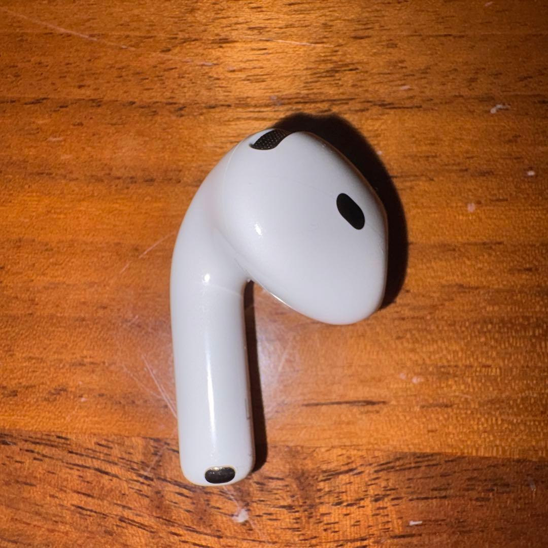 AirPods 4本体 ホワイト 充電ケース付き ノイキャンなし